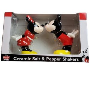 Disney Mickey Mouse And Friends
Ceramic Salt & Pepper Shakers Minnie
Mouse New